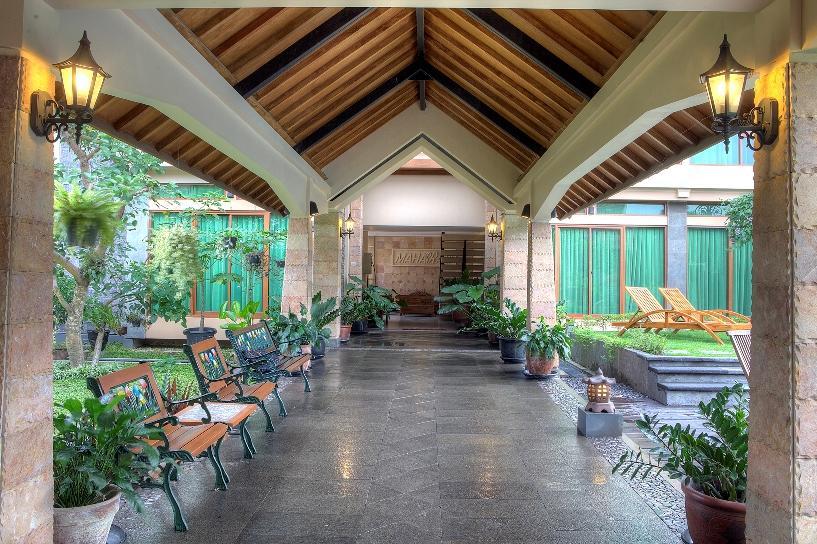Maharani Guest House Yogyakarta Exterior photo