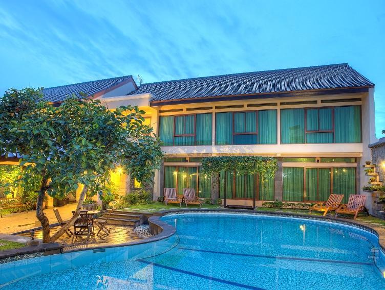 Maharani Guest House Yogyakarta Exterior photo