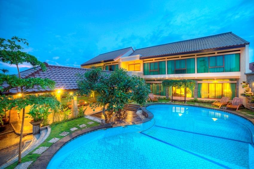 Maharani Guest House Yogyakarta Exterior photo