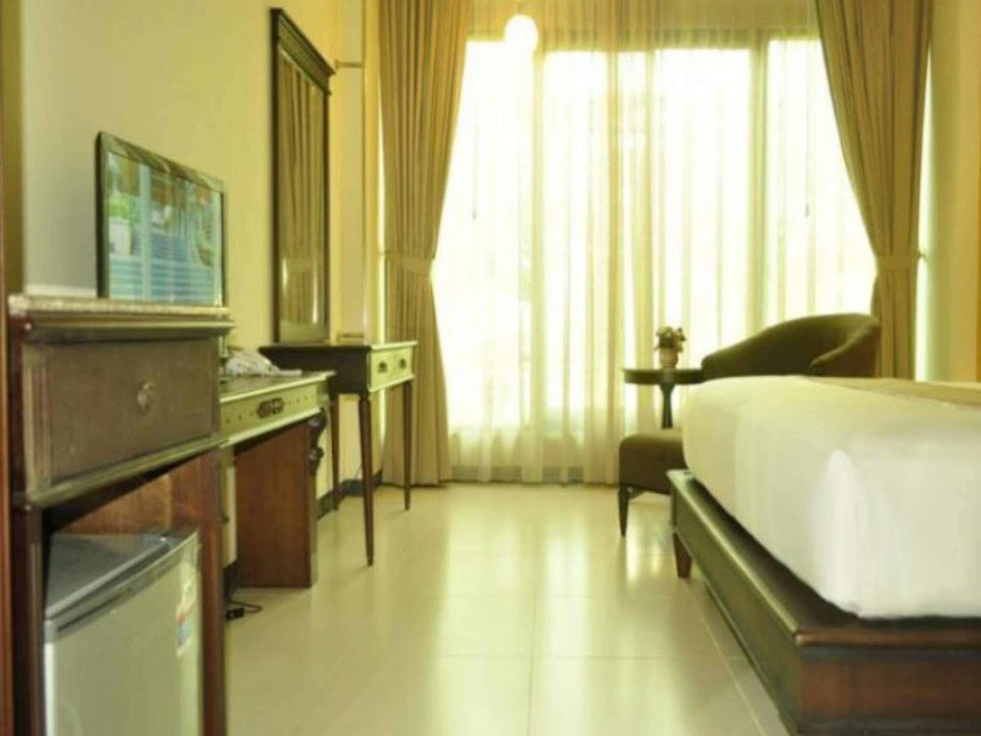 Maharani Guest House Yogyakarta Exterior photo