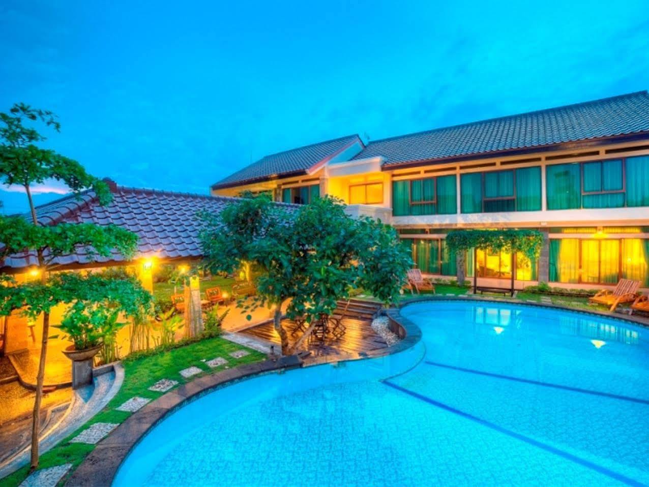 Maharani Guest House Yogyakarta Exterior photo